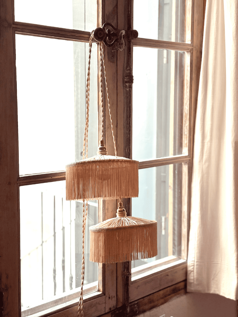 Suspension Parasol - Luminaire raphia et franges fait main