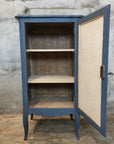 Petit Meuble de Rangement Luna - Bois Peint Bleu Nuit et Cannage